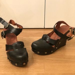 Two toned clog sandals